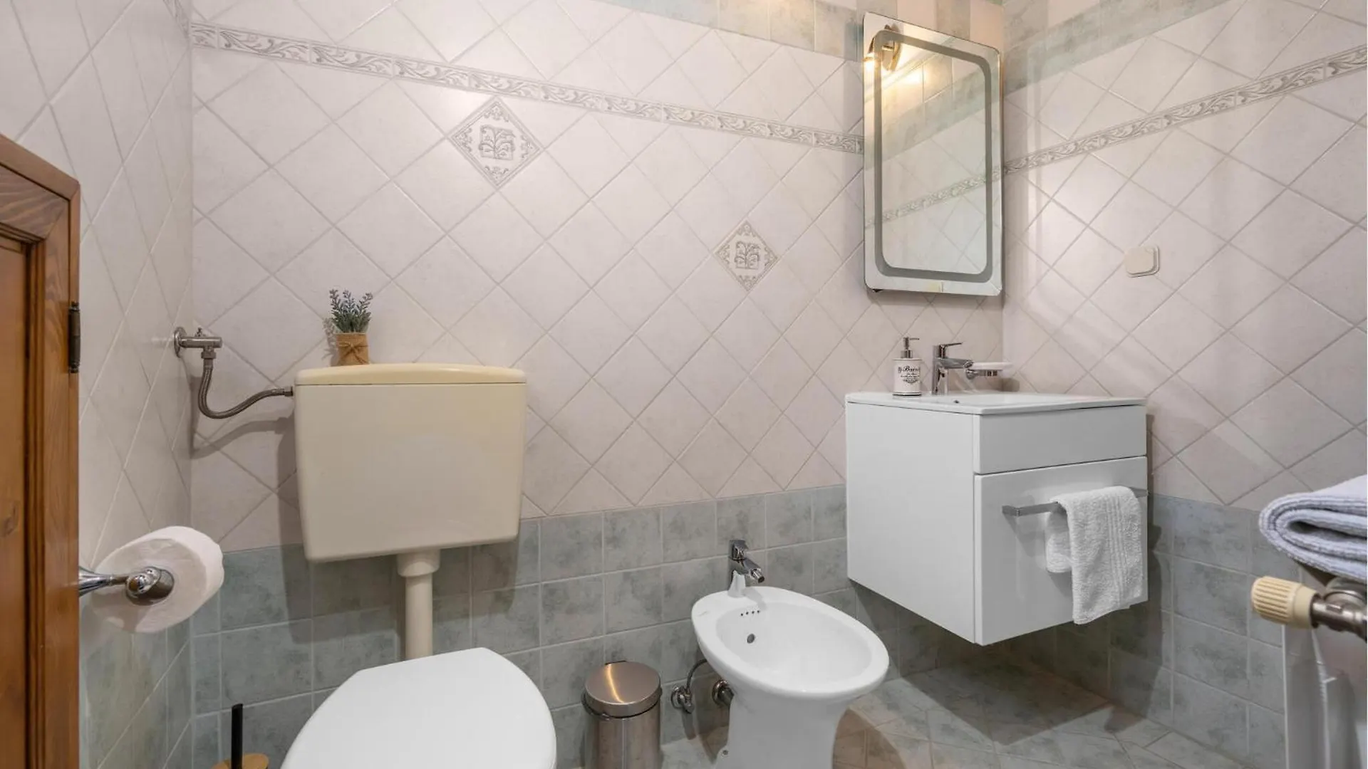 4 Bedroom Stunning Home In Vlasici - Kršan 0*,